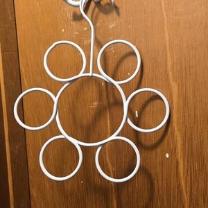 White Metal Wall Decor Hanger